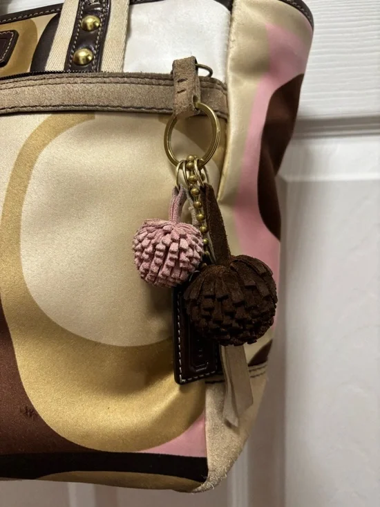 Coach VINTAGE G05M-8F33 Hamptons Optic Scarf Print w Tan Suede Bottom Tote EUC - Picture 4 of 15